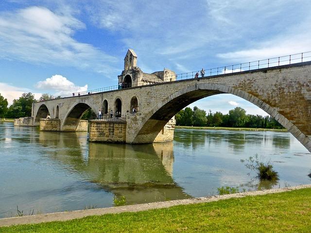 Unveiling the Avignon Papacy: Decoding the Alleged US Threat to the Pope and Vatican – news-france.info
